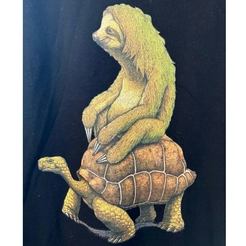 Men's Black Short Sleeve Tee w/ Turtle Carrying Sloth Print Design Casual SZ L - Picture 2 of 5
